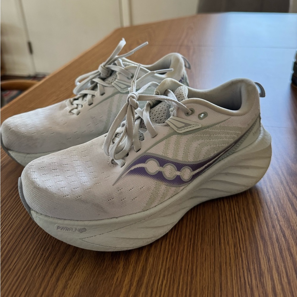 Saucony Women's Triumph 23